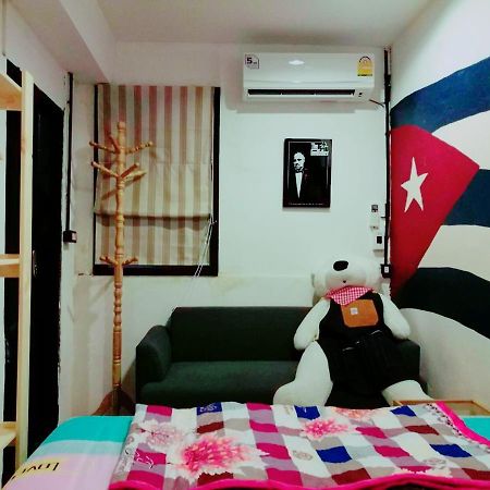 The Sleepless Boutique Hostel Bangkok Exterior foto