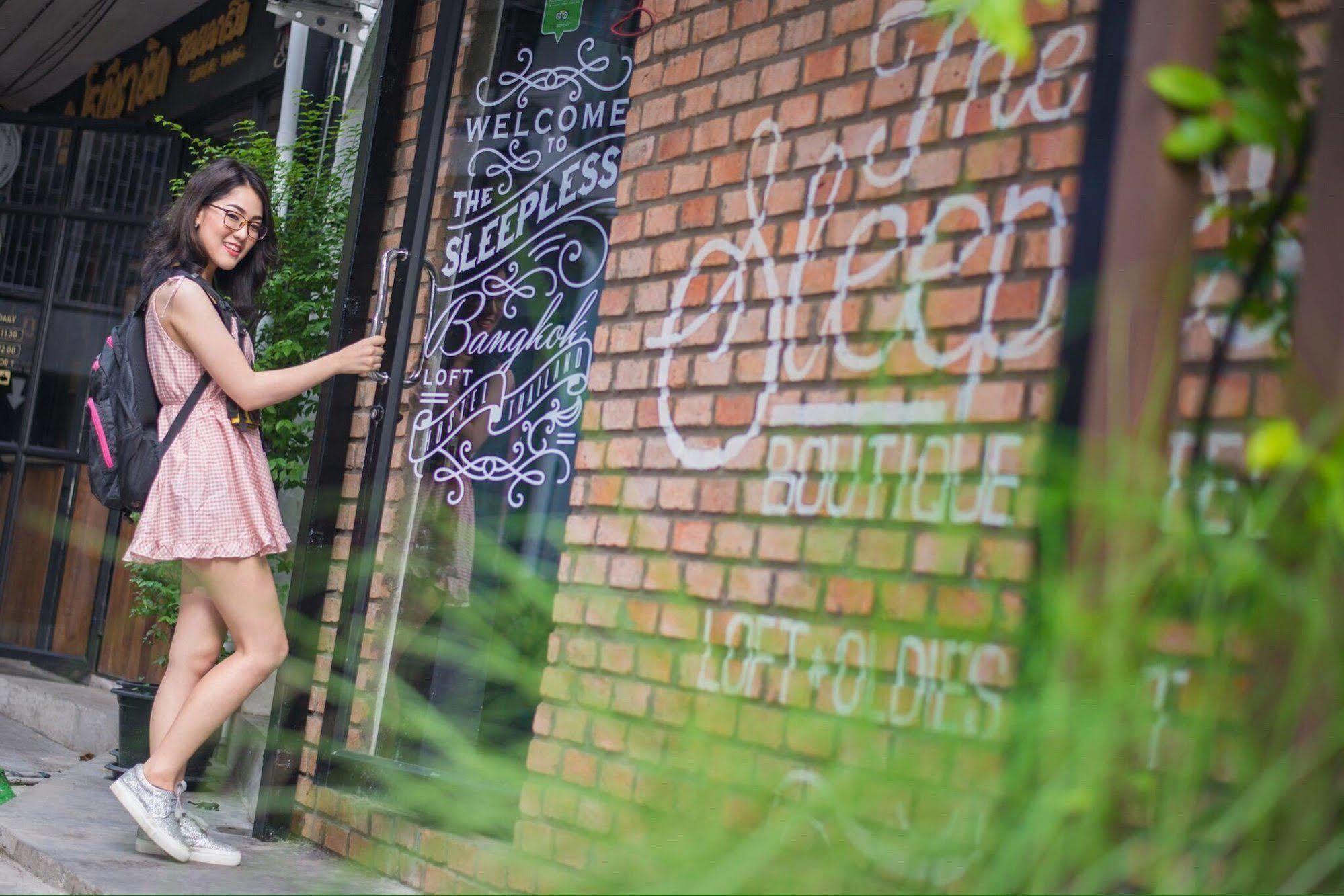 The Sleepless Boutique Hostel Bangkok Exterior foto