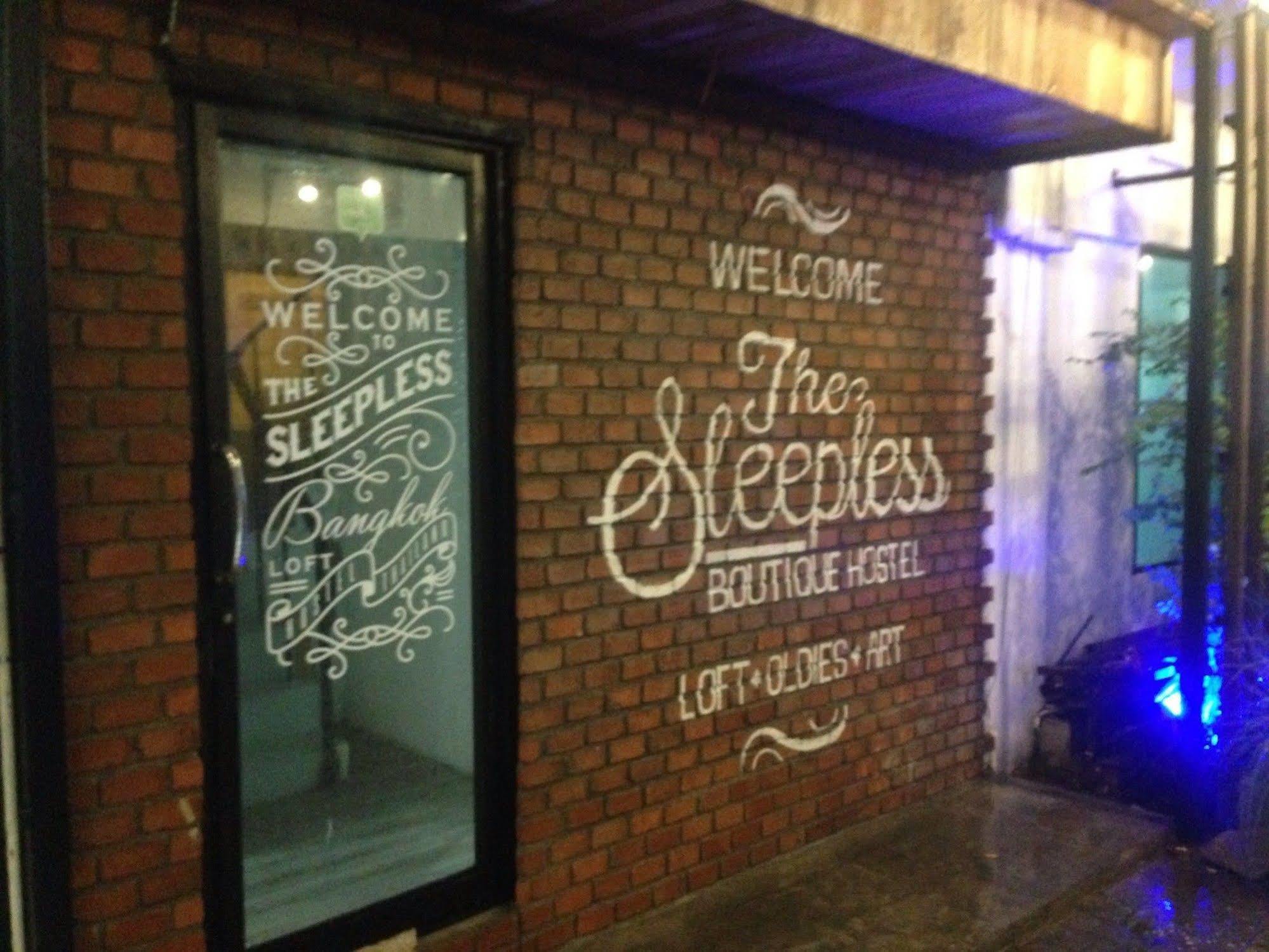 The Sleepless Boutique Hostel Bangkok Exterior foto